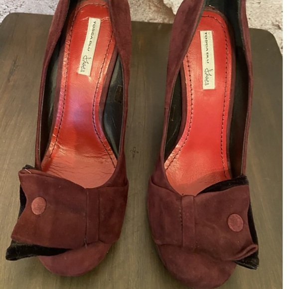 Tosca Blu Maroon Suede Heels - Picture 3 of 5